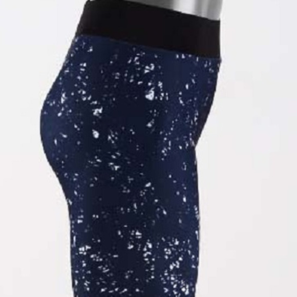 Blue & White sublimation pattern leggings - Picture 7 of 8